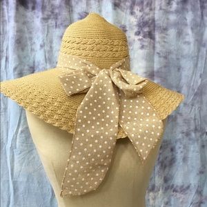 🌻Tan Yellow Straw Hat with Tan Poka dot Bow🌻